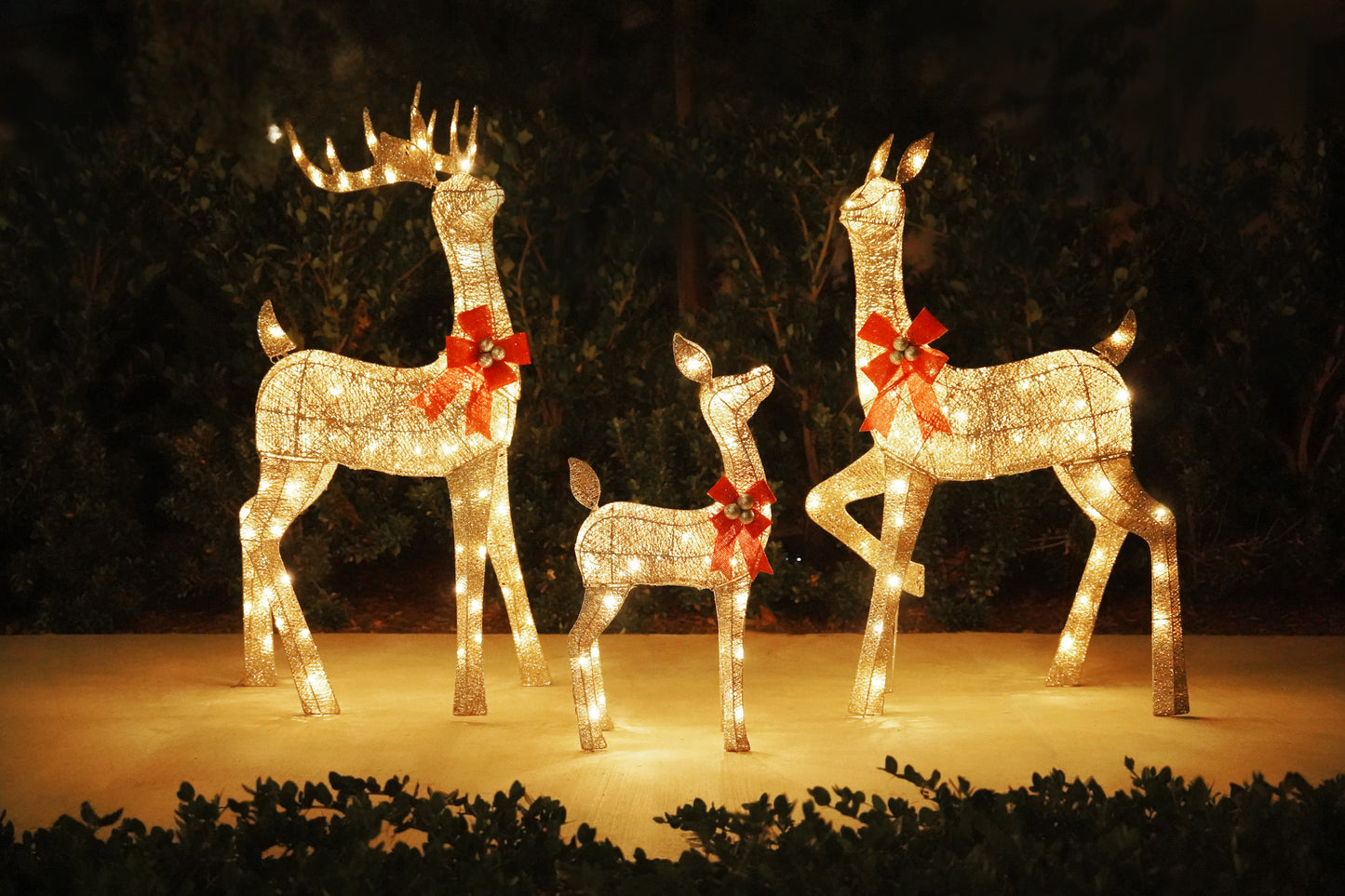 5Ft Large Lighted Outdoor Christmas Deer Set with LED Lights Weather-Resistant Reindeer