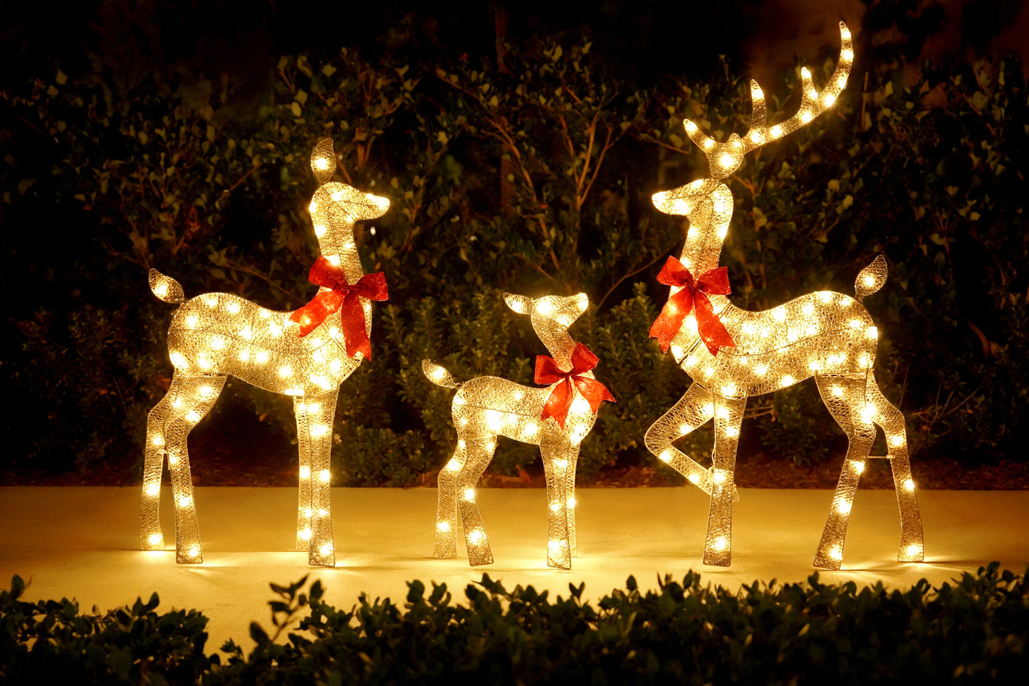 Jingle Joy 4ft Compact Elegance 2D 3-Piece Deer Family - Outdoor Christmas Deer Set with 175 LED warm twinkle Lights - Festive Holiday Reindeer Decor Yard Display - Weather-Resistant Decor with Stakes